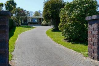 Bellbird Cottage With Lake and Mountain Views - 4