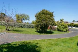 Bellbird Cottage With Lake and Mountain Views - 3