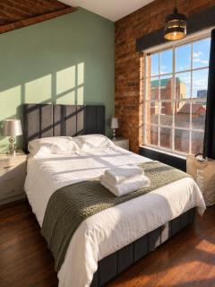 City Centre Flat by Restaurants with Free Parking - 2
