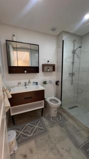 Modern Studio 5 min Airport - Pool, Gym & Balcony - 9