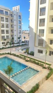 Modern Studio 5 min Airport - Pool, Gym & Balcony - 8