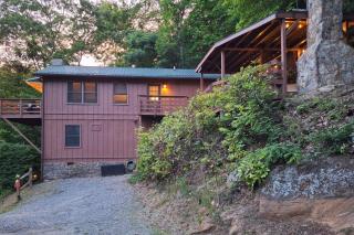 1 Mile to Golfing: Porch w/ Fireplace + Mtn Views! - 9