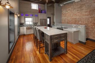 Suite Victory #2 On Main St w/Reserved Parking - 8