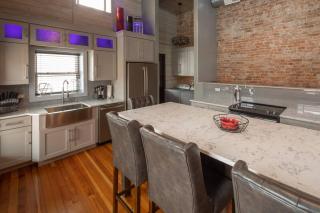 Suite Victory #2 On Main St w/Reserved Parking - 7