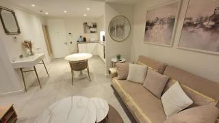 LG Luxury Large 19th Floor Sky Apartment - Ocean Views & Pools - 1