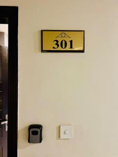 Cozy Grey - 1BHK - Self Checkin - 9