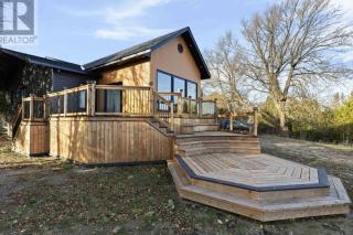 Secluded Waterfront Home - Lake Access, Deck, BBQ, Fire pit - 9