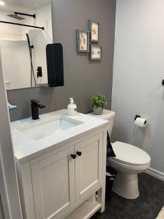 Single room Queen bed all the right amenities - 5