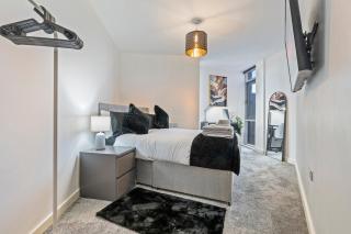 Luxury City Centre Apartment - Balcony - sleeps 8 - 9