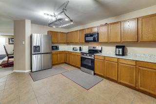 9BR Group Getaway Outside Fort Worth - 4