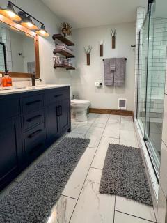 Suite Victory #3 On Main St w/Reserved Parking - 4