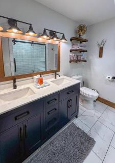 Suite Victory #3 On Main St w/Reserved Parking - 6