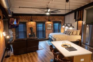 Suite Victory #4 On Main St w/Reserved Parking - 2