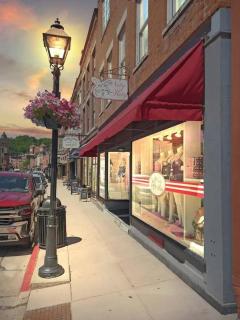 Suite Victory #5 On Main St w/Reserved Parking - 8