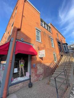 Suite Victory #5 On Main St w/Reserved Parking - 7