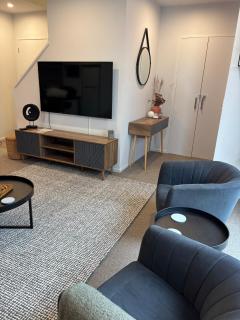 Modern 3Brm City Townhouse-Walk Everywhere-Free Parking - 8