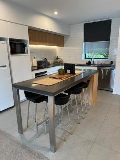 Modern 3Brm City Townhouse-Walk Everywhere-Free Parking - 7