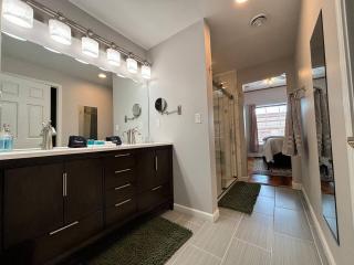 Suite Victory #7 On Main St w/Reserved Parking - 4