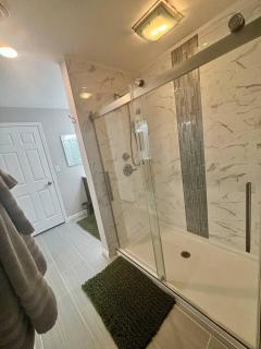Suite Victory #7 On Main St w/Reserved Parking - 3