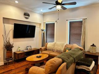 Suite Victory #7 On Main St w/Reserved Parking - 6