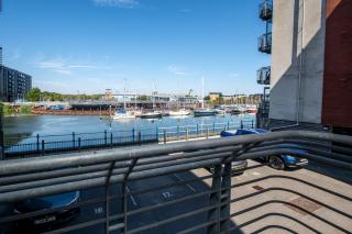 Marina-View Flat near Cardiff Penarth - Pass the Keys - 5