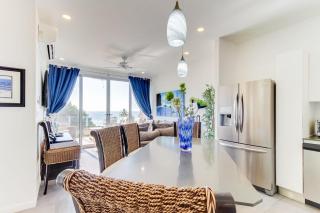 Sunset Blvd 402 - 5