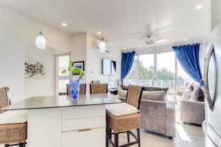 Sunset Blvd 402 - 6