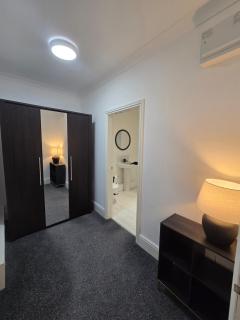 Large 4 bed stunning apartment in a great location - 3