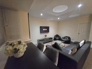 Large 4 bed stunning apartment in a great location - 2