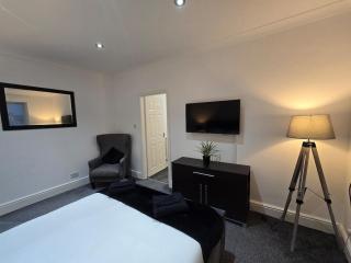 Large 4 bed stunning apartment in a great location - 1