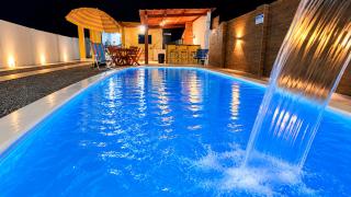Casa com piscina, churrasqueira e aceita pets - Sonho de Manguinhos - 0