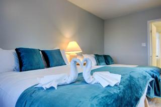 Lake Simcoe Waterfront Retreat 2BR Lake Views - 2
