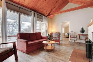 Lake Simcoe Waterfront Retreat 2BR Lake Views - 7