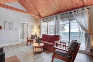 Lake Simcoe Waterfront Retreat 2BR Lake Views - 6