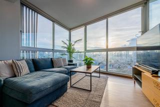 Airy 2BR in San Francisco with Pool - 4