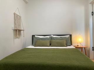 Newly Renovated Japandi 1BR Near Shangri-La - 9