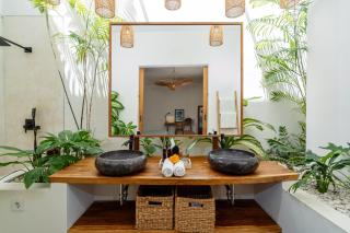 Villa Pawikan - Stylish Tropical 4BR Villa with Private Pool in Seminyak Center - 4
