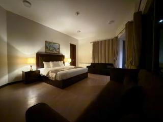 RockCliff Resort - Presidential Suite with Sunroom - Kashmir point- 5 min to downtown - 5