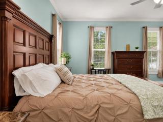 Spacious Home with Fast WiFi Near Downtown Sherman - 8