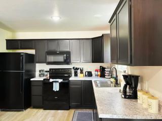 Downtown Branson 3BR Family-friendly Getaway - 2