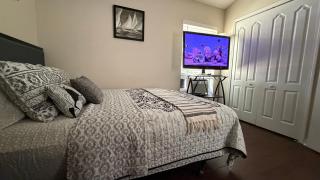 Ruskin FL 2 bdrm 1 bath suite, shared common areas - 6