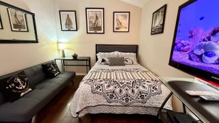 Ruskin FL 2 bdrm 1 bath suite, shared common areas - 9
