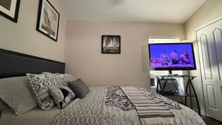 Ruskin FL 2 bdrm 1 bath suite, shared common areas - 2