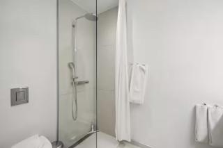 Luxe apt by the water in city center - 2