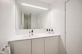 Luxe apt by the water in city center - 1