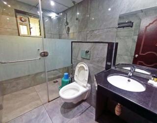 Flora Inn - 8