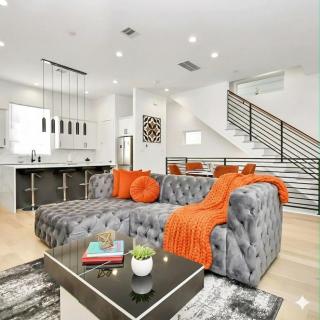 Rooftop Downtown Home - 2 mins from restaurants, parks and leisure centres - 1