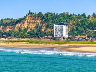Best Western Plus Bay Hills - 7