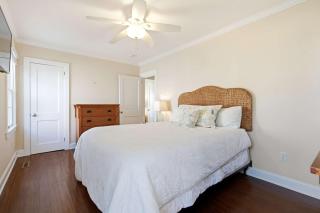 Moody Surfer - Coastal Retreat - 3