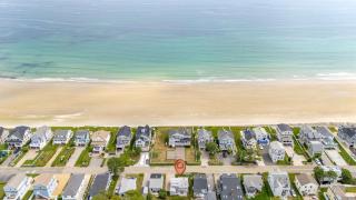 Moody Surfer - Coastal Retreat - 9